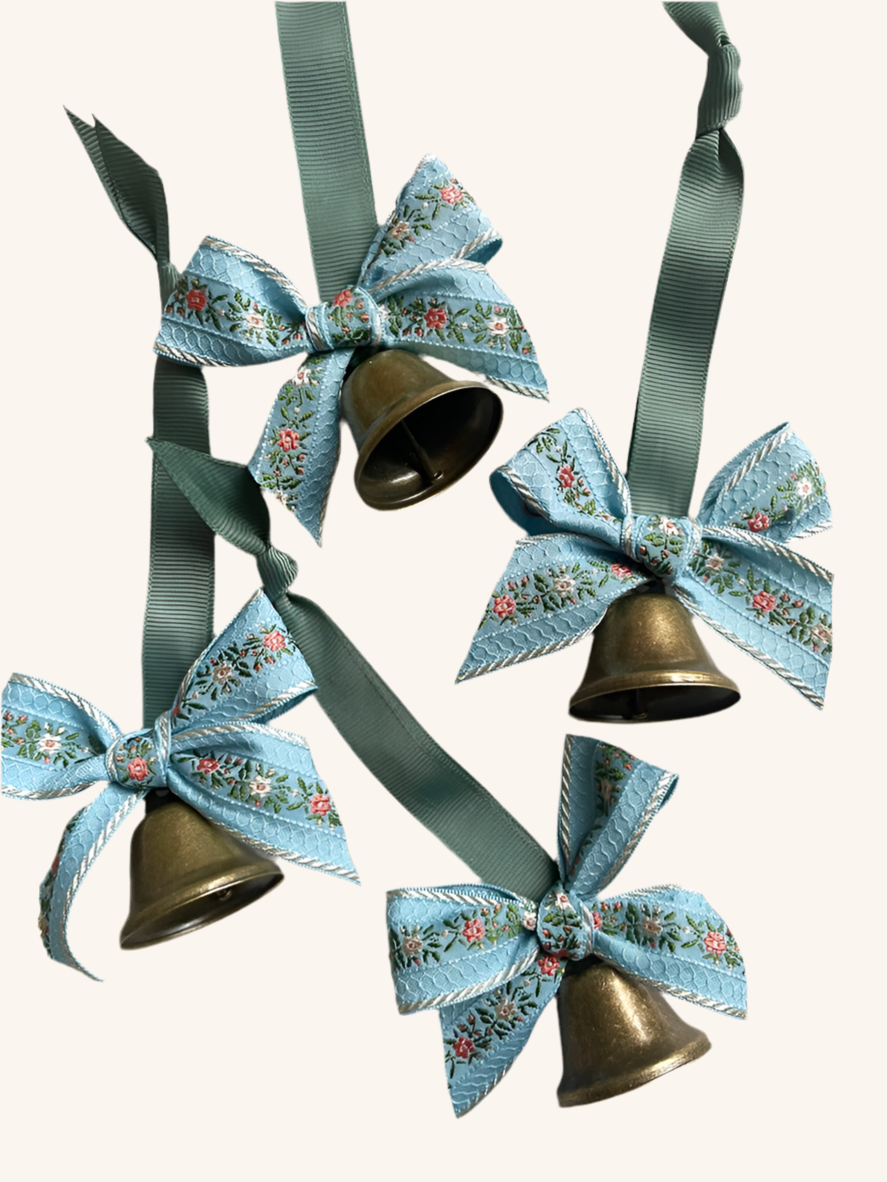 Juleklokke med sløjfe