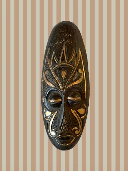 Håndskåret unika træmaske no. 23