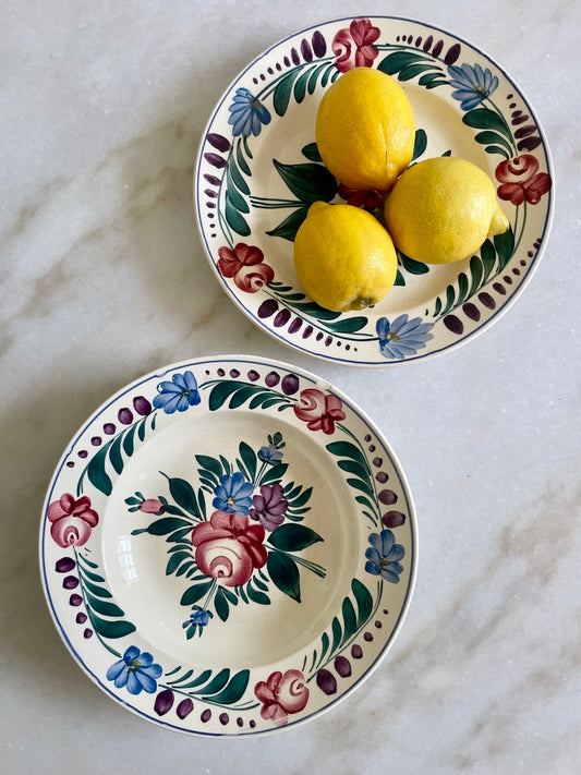 Smuk fajance skål med blomster