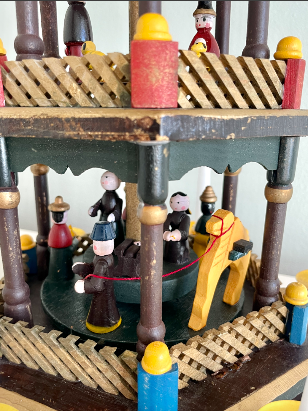 Julepyramide med deltajer