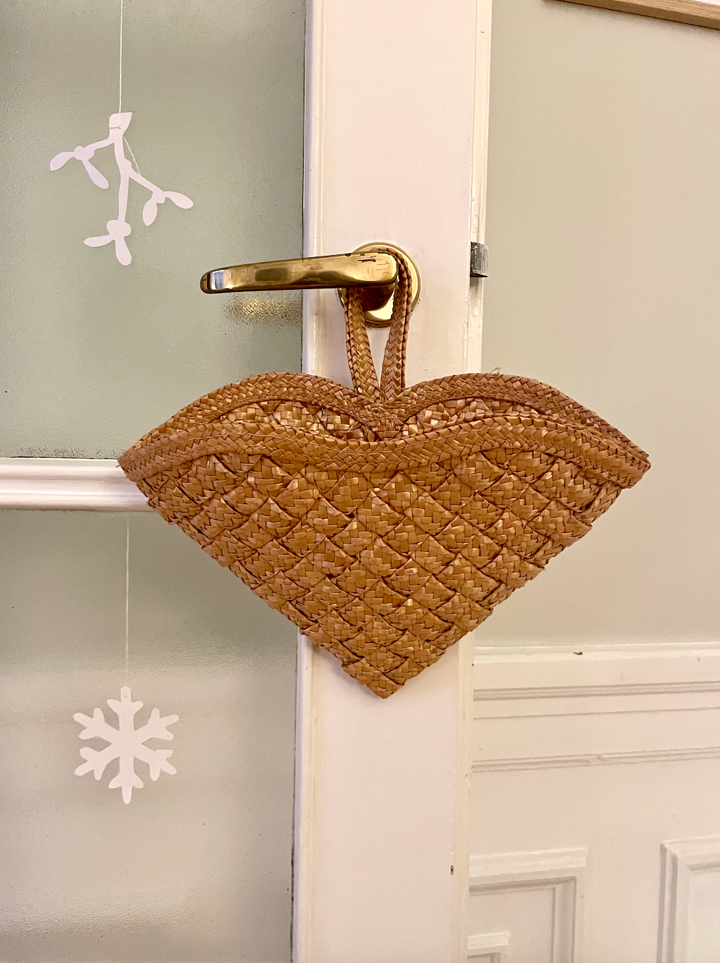 Stort flettet hjerteformet kræmmerhus