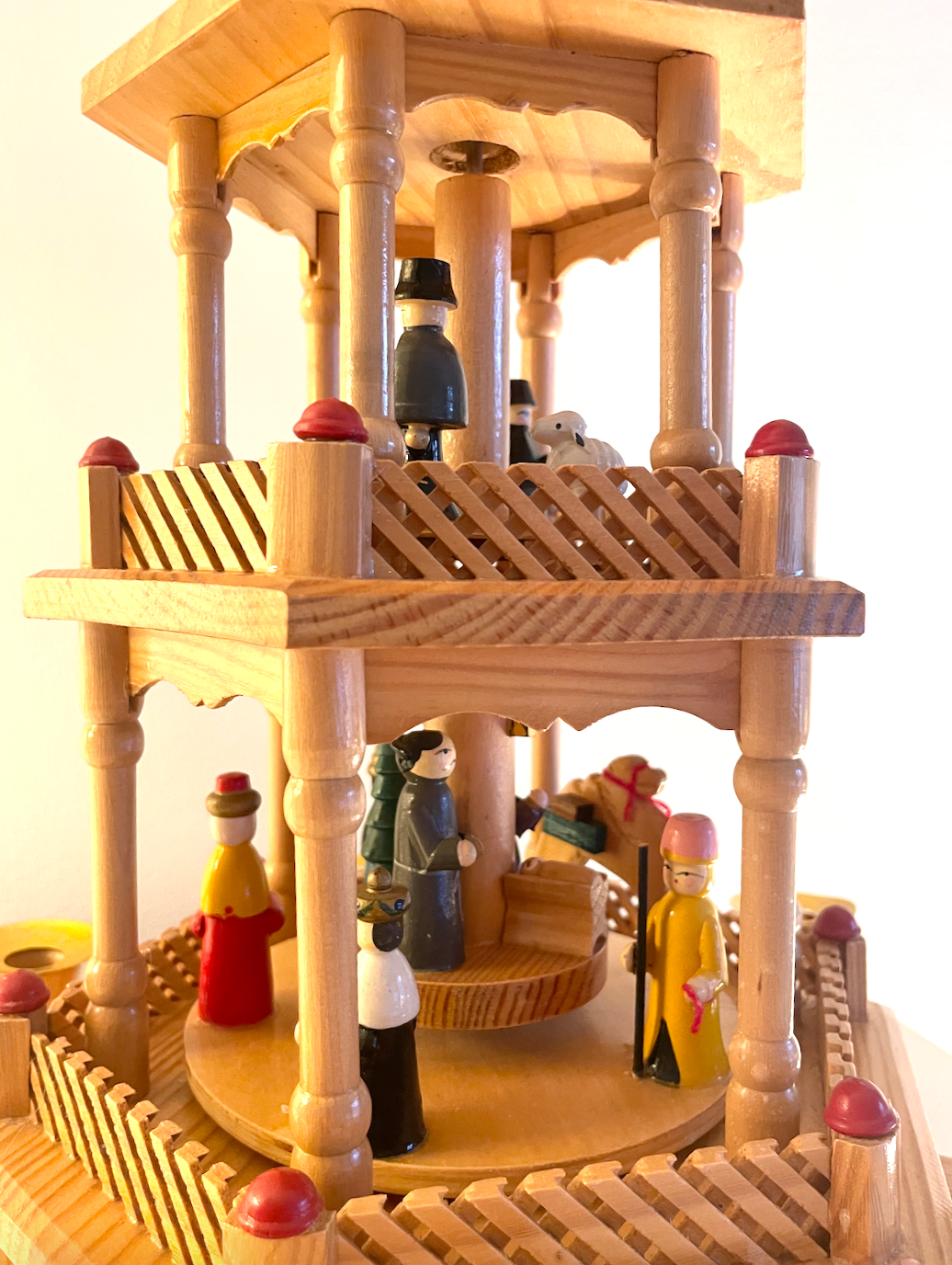 Gammel Weihnacht Pyramide / Julekarrusel i træ