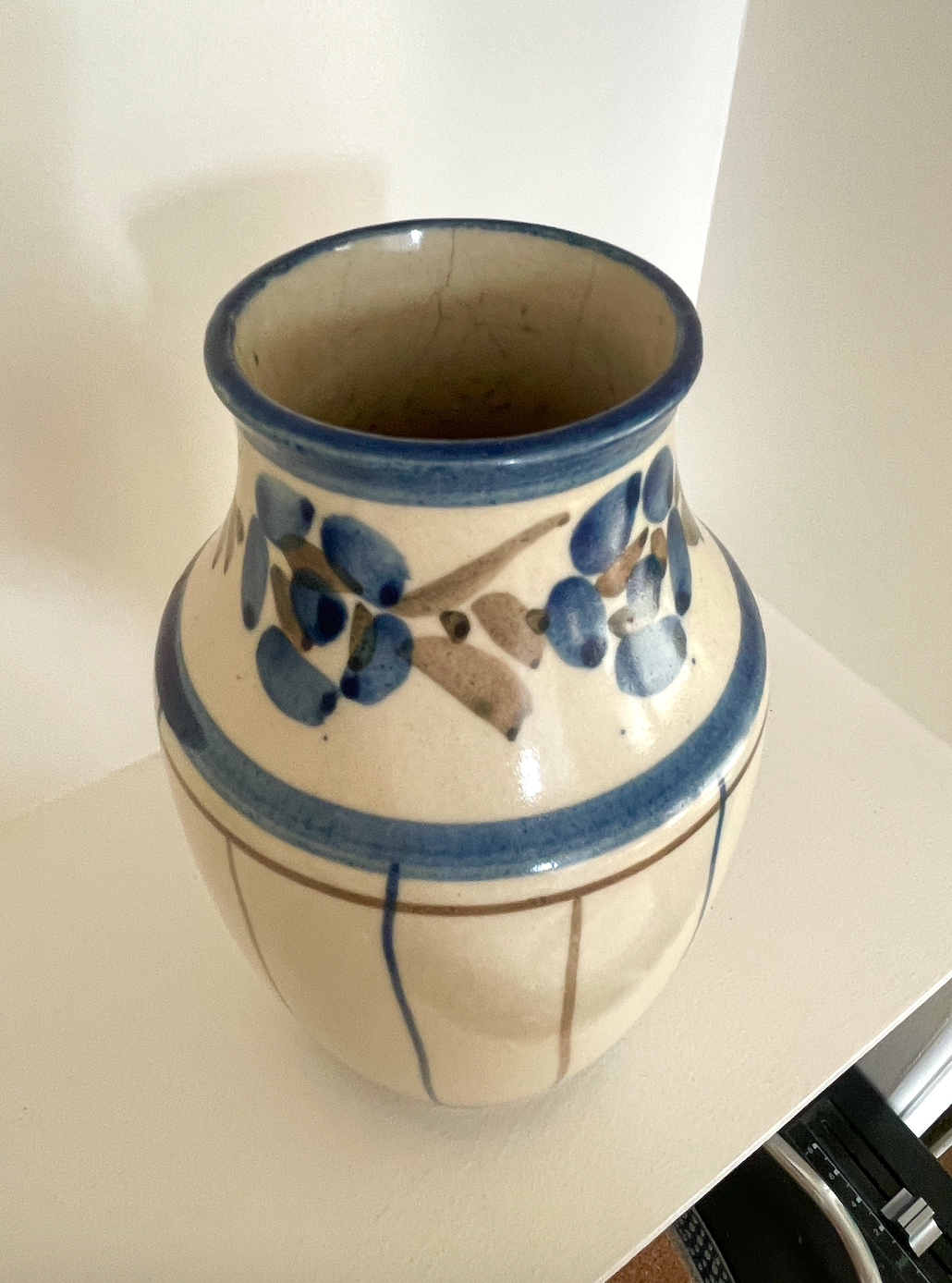 Smuk vintage vase med striber og deko