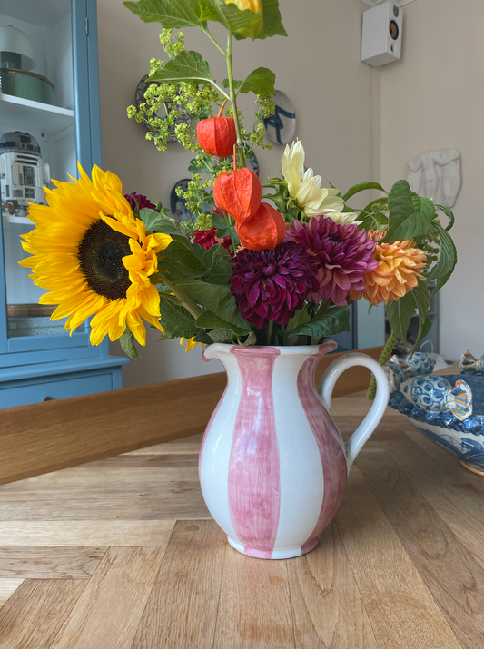 Italiensk håndmalet kande | Rosa striber