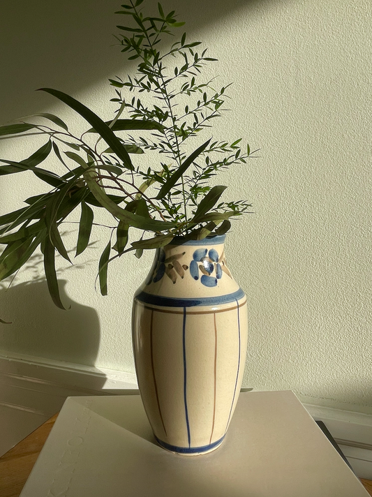 Smuk vintage vase med striber og deko