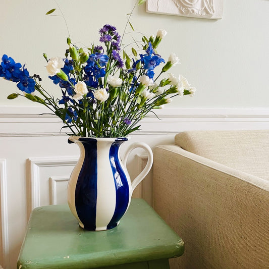 Italiensk håndmalet kande | Blå striber