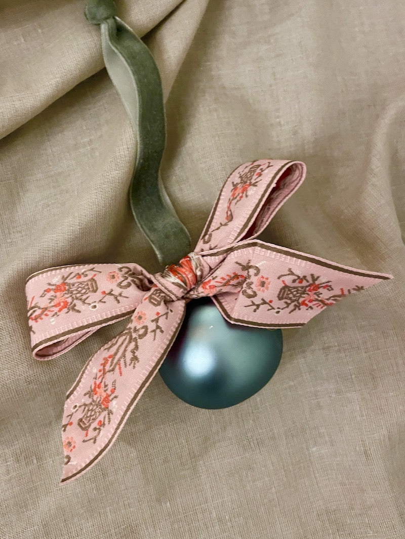 Vintage julekugle med sløjfe no. 1