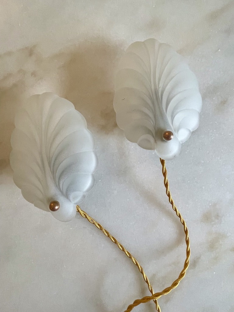 Smukke muslinge væglamper i frosset glas