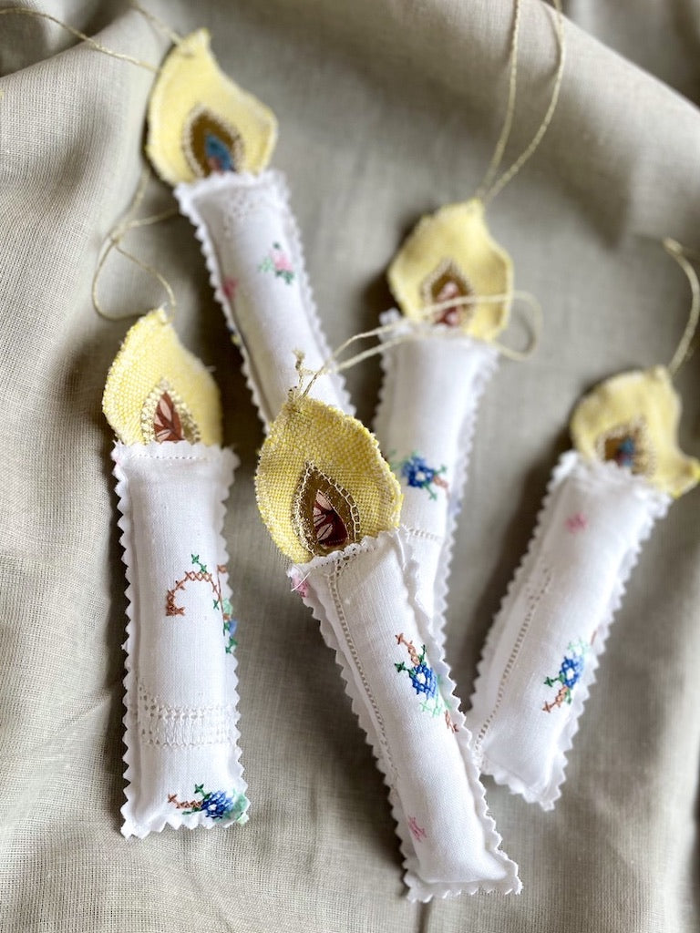 Håndlavede julelys med broderi no. 1