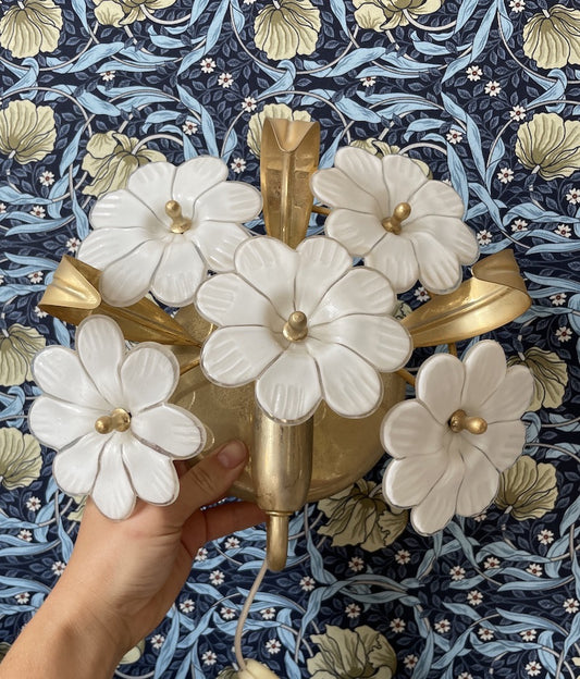 Vintage væglampe med smukke mundblæste glasblomster
