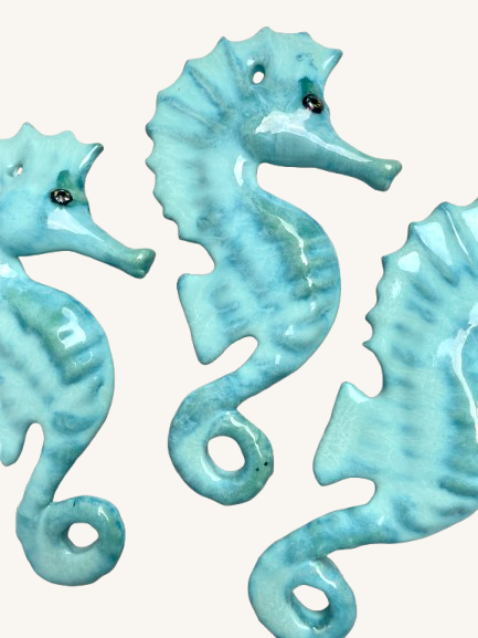 Håndlavet blå og grønlig søhest 〰️ Vægophæng