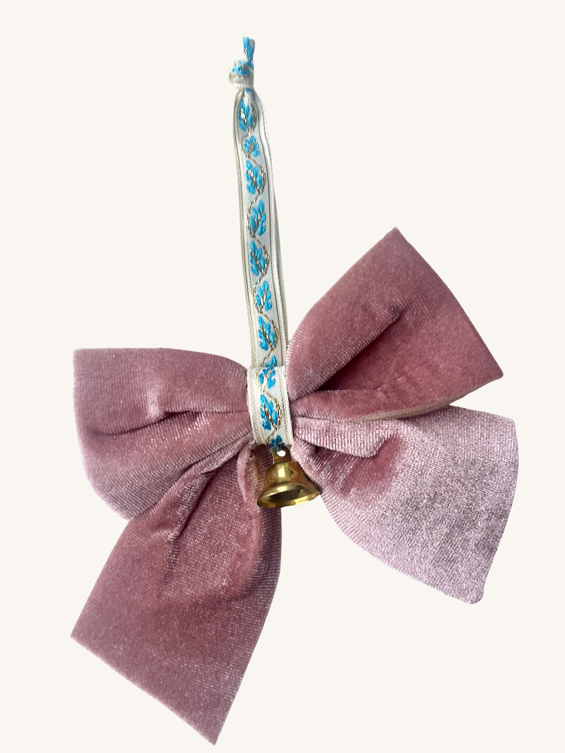 Hand-sewn bow no. 4 