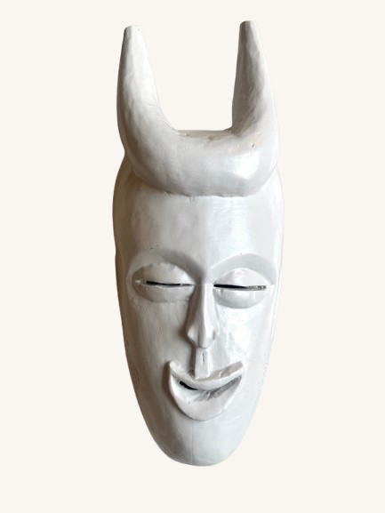 Håndskåret unika træmaske i hvid no. 1