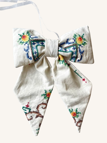 Håndsyet påskesløjfe no. 1