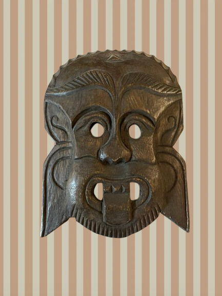 Håndskåret unika træmaske no. 30