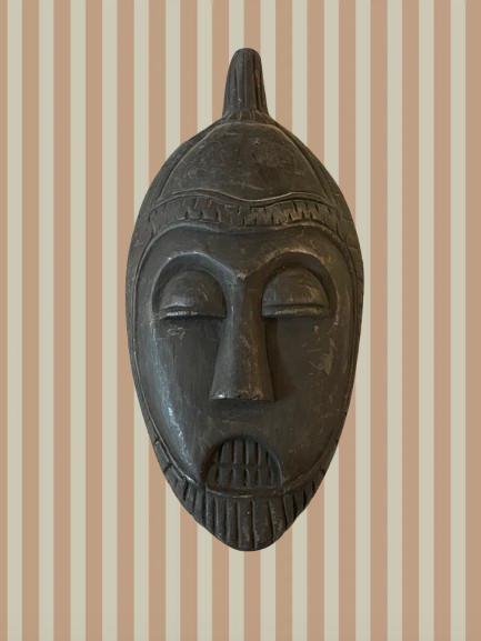 Håndskåret unika træmaske no. 26