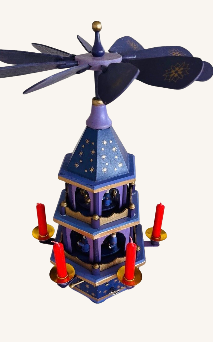 Gammel håndmalet 3-etagers Weihnachtspyramide med musik / Julekarrusel Lilla