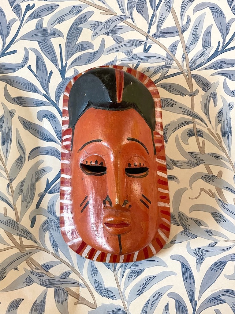 Håndskåret unika træmaske no. 27