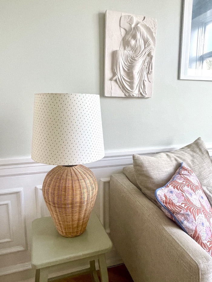 Smuk stor lampe i naturflet