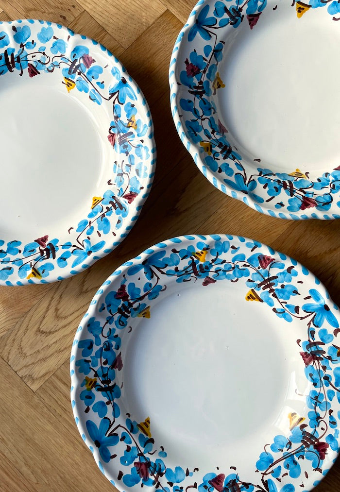 Håndmalet Amalfi dybtallerken | Blå blomst