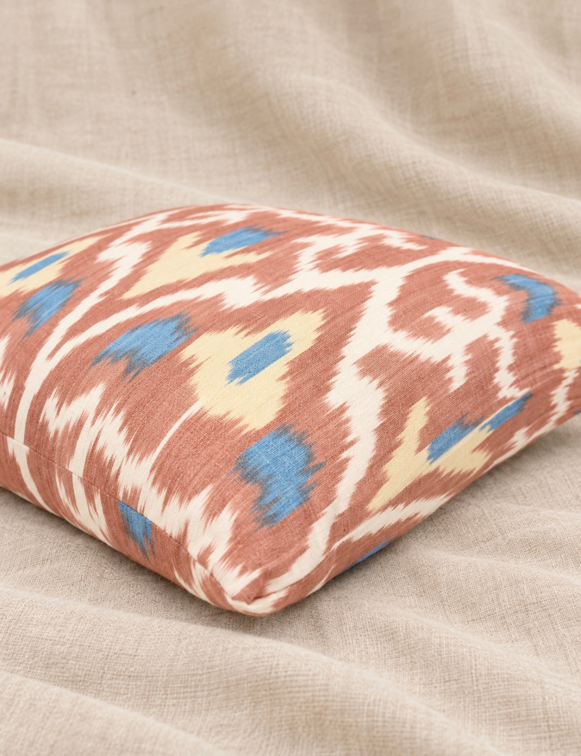 Håndvævet Ikat silkepude no. 9