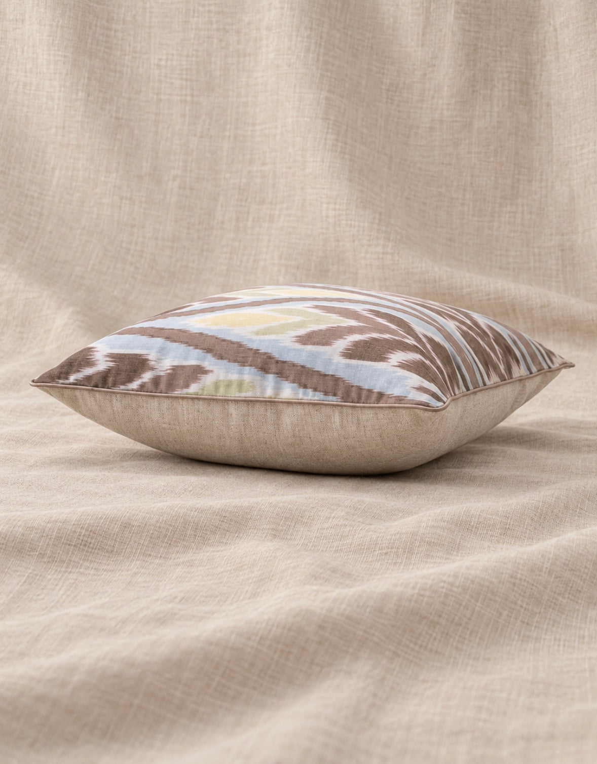 Håndvævet Ikat pude no. 3
