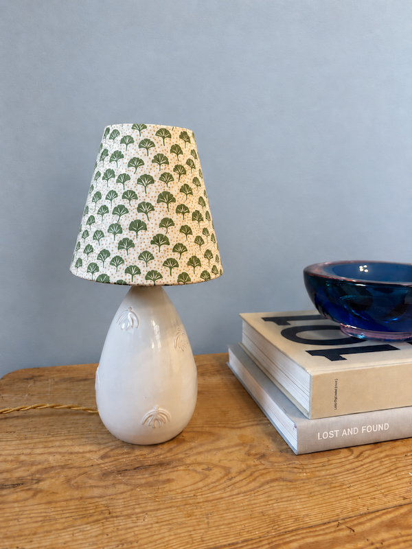 Dansk keramik hvid bordlampe