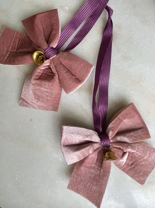 Hand-sewn bow no. 4 