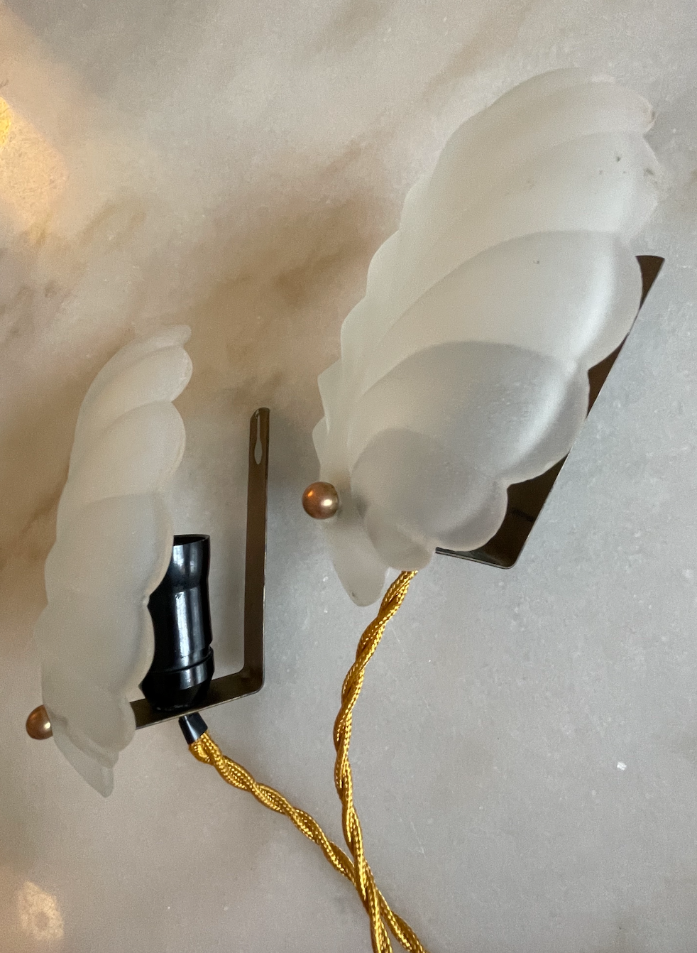 Smukke muslinge væglamper i frosset glas