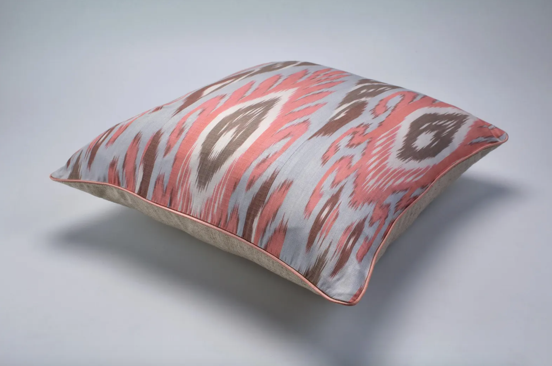 Håndvævet Ikat pude no. 1
