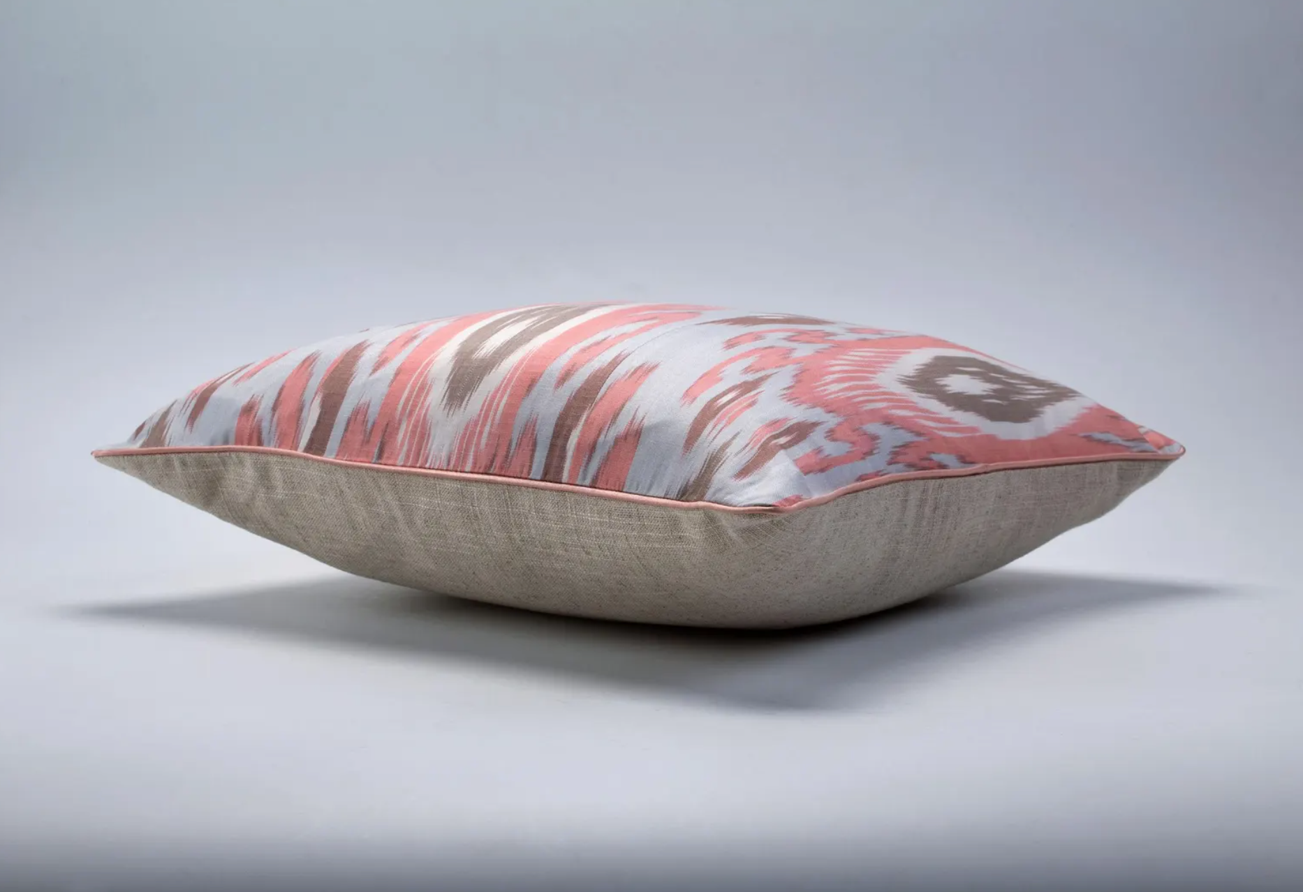 Håndvævet Ikat pude no. 1