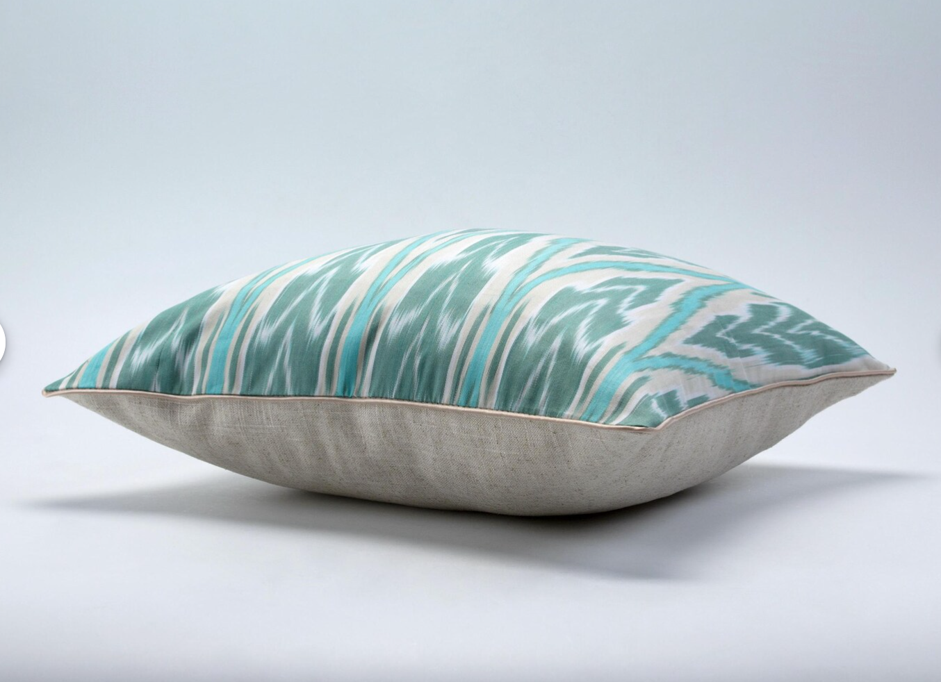 Håndvævet Ikat pude no. 2