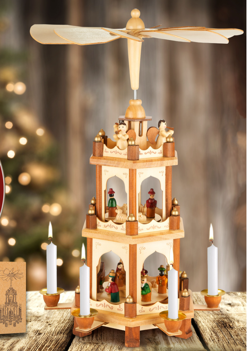 3-etagers Weihnachtspyramide med malede detaljer / Julekarrusel i træ no. 9