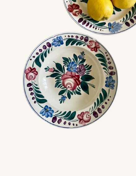 Smuk fajance skål med blomster