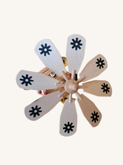 Fin lille Weihnachtspyramide / Julekarrusel no. 14