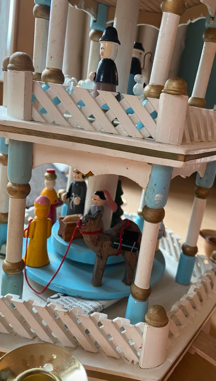 Elegant, hvid vintage Weihnachtspyramide / Julekarrusel