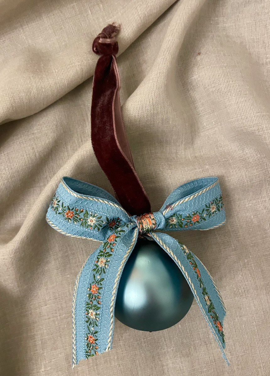 Vintage julekugle med sløjfe no. 2