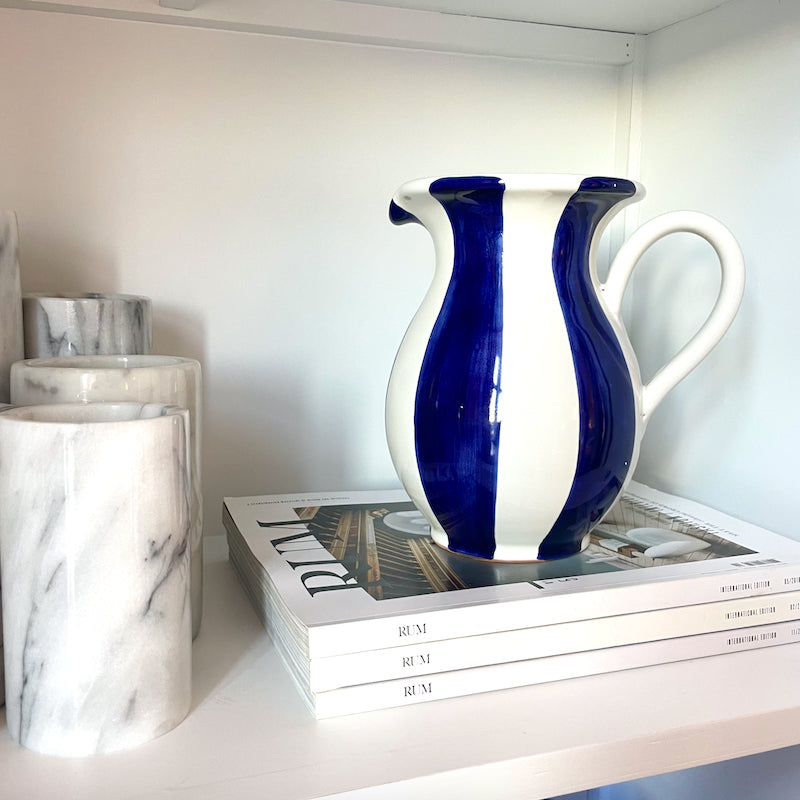 Italiensk håndmalet kande | Blå striber