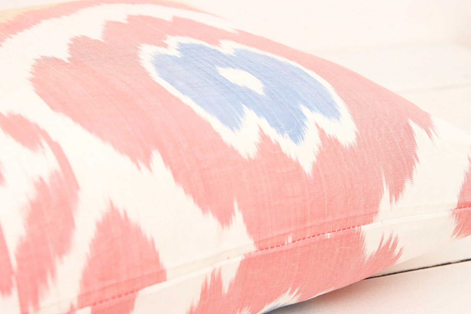 Håndvævet Ikat silkepude no. 6