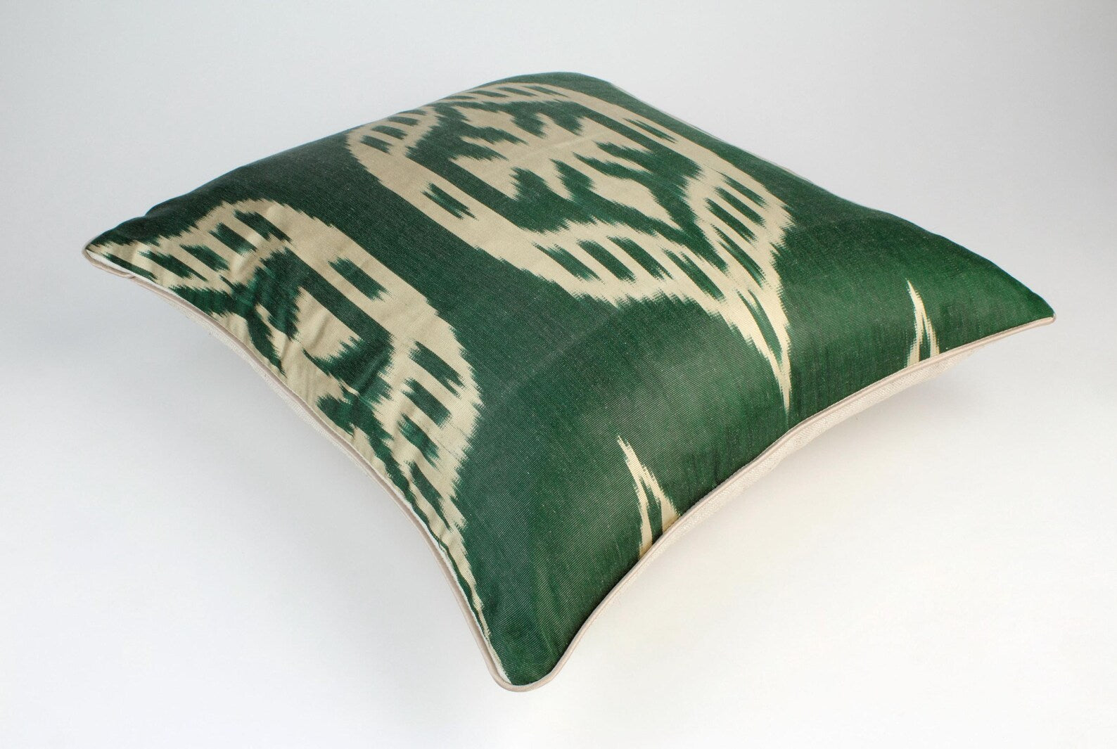 Håndvævet Ikat silkepude no. 4