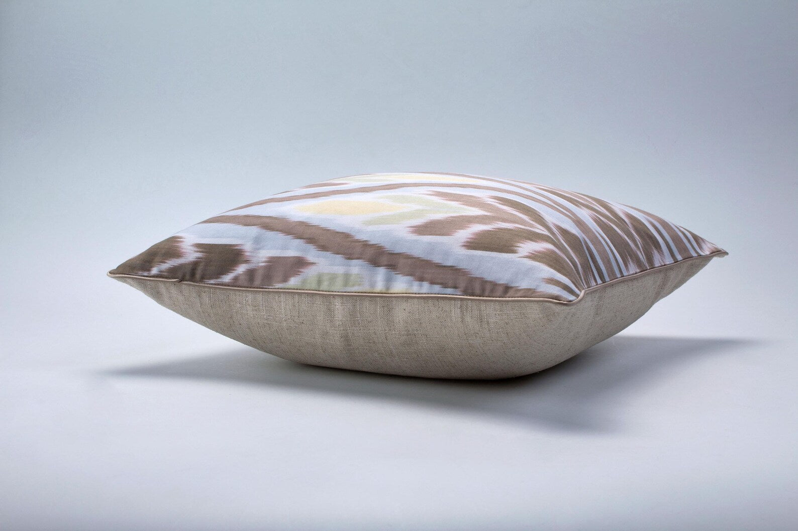 Håndvævet Ikat pude no. 3