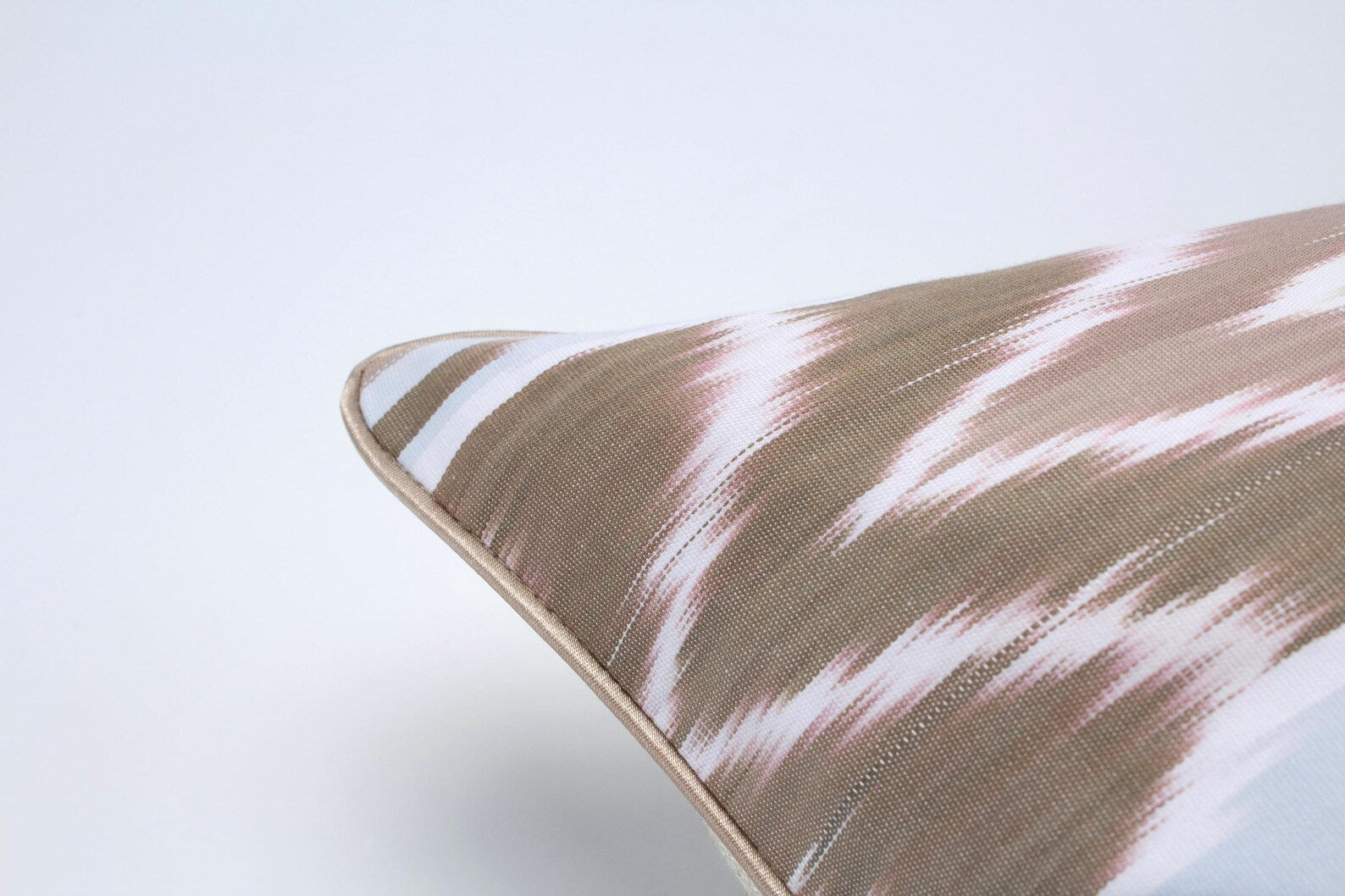 Håndvævet Ikat pude no. 3