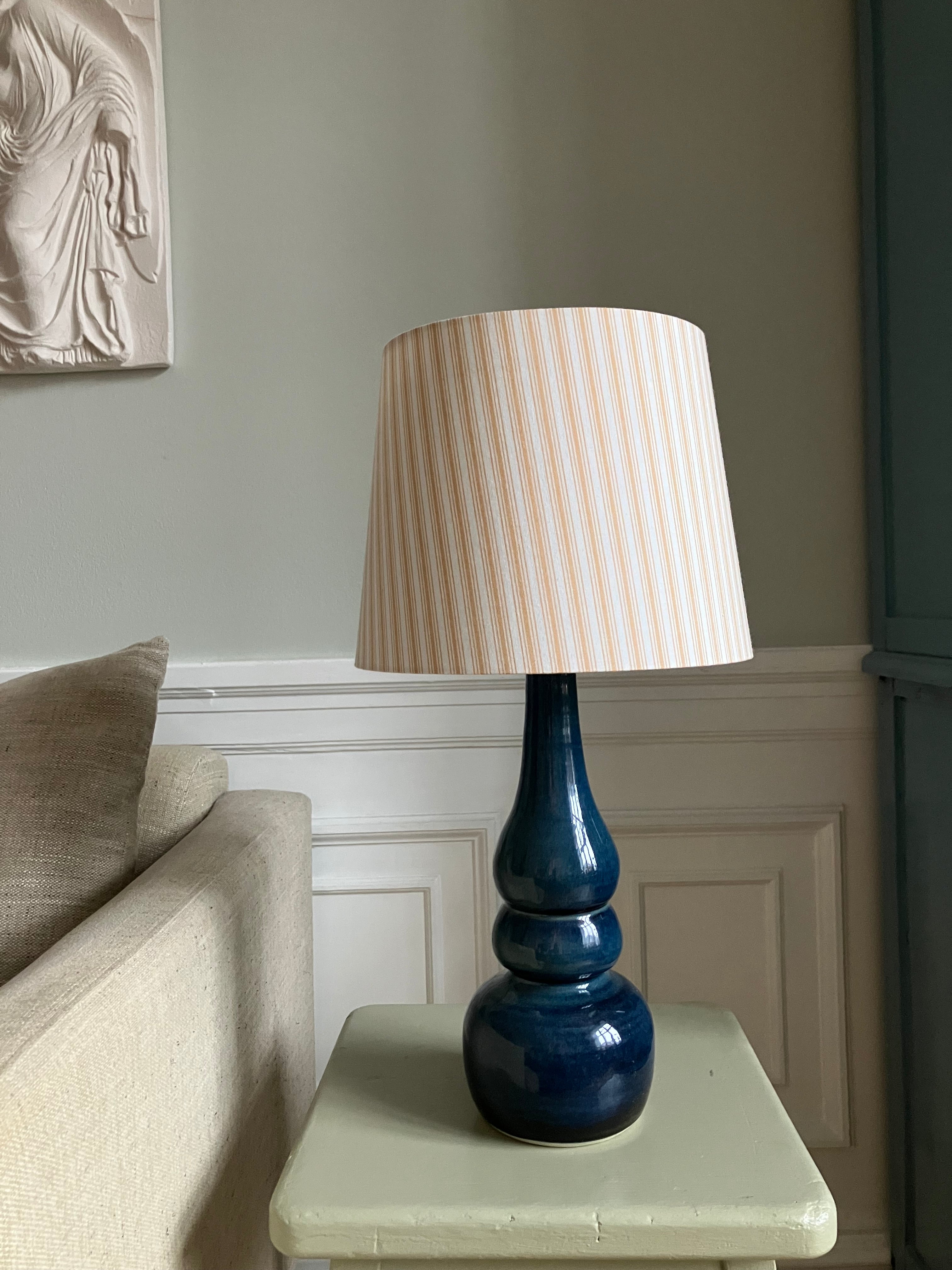 Elegant blå bordlampe, dansk keramik